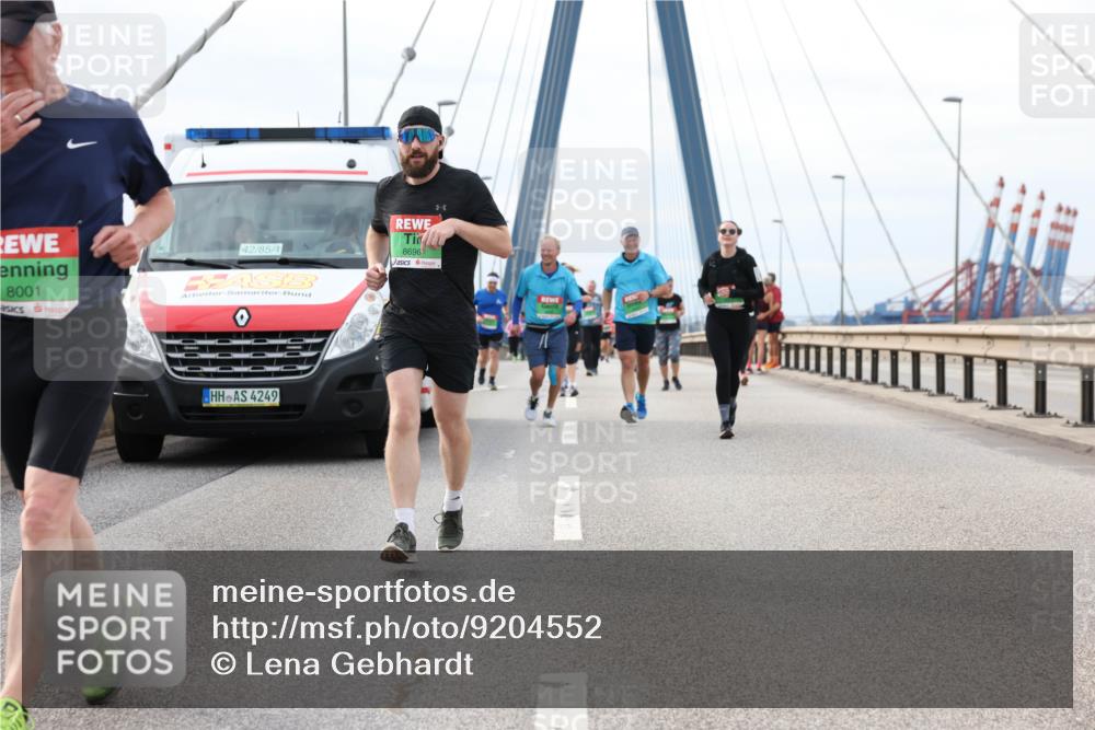 03.10.2025 - Köhlbrandbrückenlauf Lena Gebhardt http://msf.ph/oto/9204552 03.10.2025 15:57:21 Position 2 8001, 42, 85, 4, 8696, 4249 meine-sportfotos.de