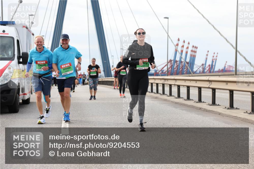 03.10.2025 - Köhlbrandbrückenlauf Lena Gebhardt http://msf.ph/oto/9204553 03.10.2025 15:57:24 Position 2 8907, 8303 meine-sportfotos.de