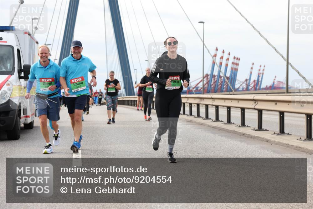 03.10.2025 - Köhlbrandbrückenlauf Lena Gebhardt http://msf.ph/oto/9204554 03.10.2025 15:57:24 Position 2 8907, 8303 meine-sportfotos.de