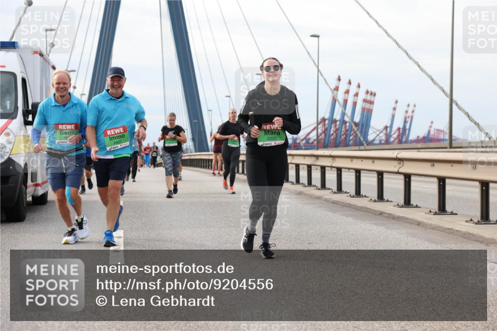 03.10.2025 - Köhlbrandbrückenlauf Lena Gebhardt http://msf.ph/oto/9204556 03.10.2025 15:57:24 Position 2 8907, 8303 meine-sportfotos.de