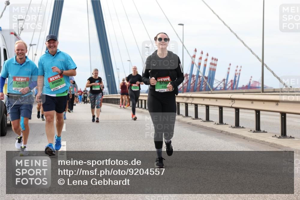03.10.2025 - Köhlbrandbrückenlauf Lena Gebhardt http://msf.ph/oto/9204557 03.10.2025 15:57:24 Position 2 8906, 8907, 830 meine-sportfotos.de