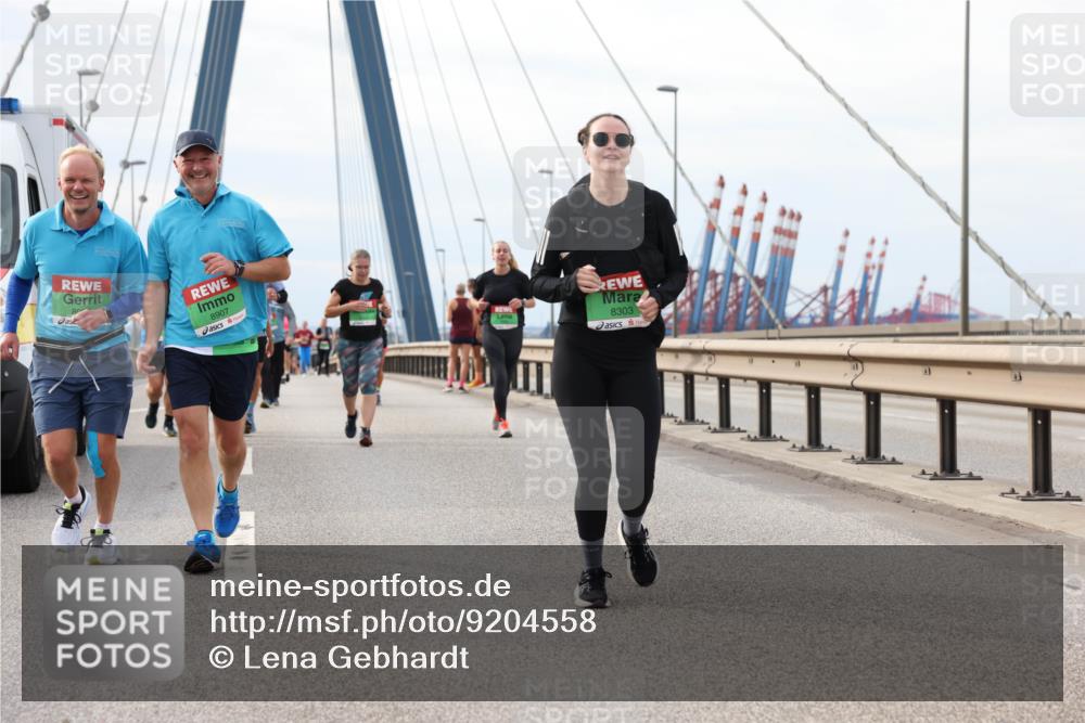 03.10.2025 - Köhlbrandbrückenlauf Lena Gebhardt http://msf.ph/oto/9204558 03.10.2025 15:57:24 Position 2 8907, 8303 meine-sportfotos.de