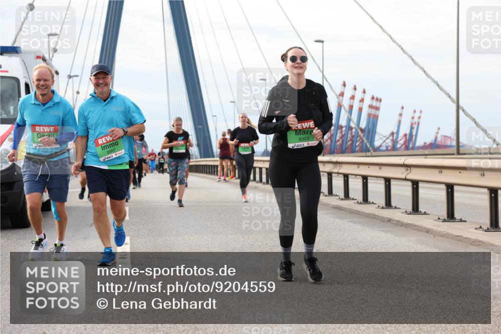 03.10.2025 - Köhlbrandbrückenlauf Lena Gebhardt http://msf.ph/oto/9204559 03.10.2025 15:57:24 Position 2 8907, 8303 meine-sportfotos.de