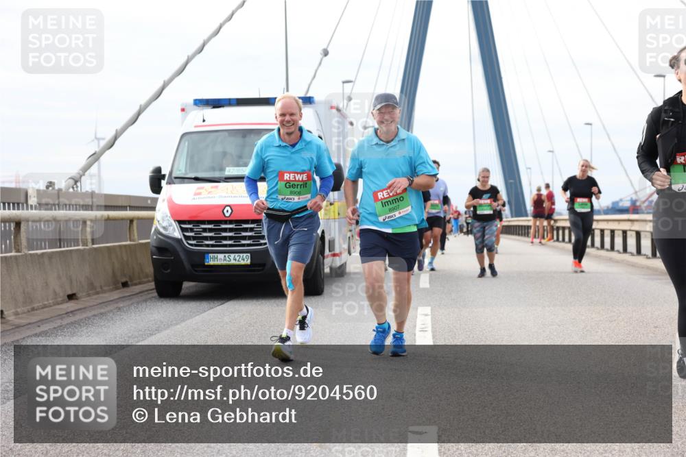 03.10.2025 - Köhlbrandbrückenlauf Lena Gebhardt http://msf.ph/oto/9204560 03.10.2025 15:57:25 Position 2 42, 85, 4249, 8906, 8907 meine-sportfotos.de