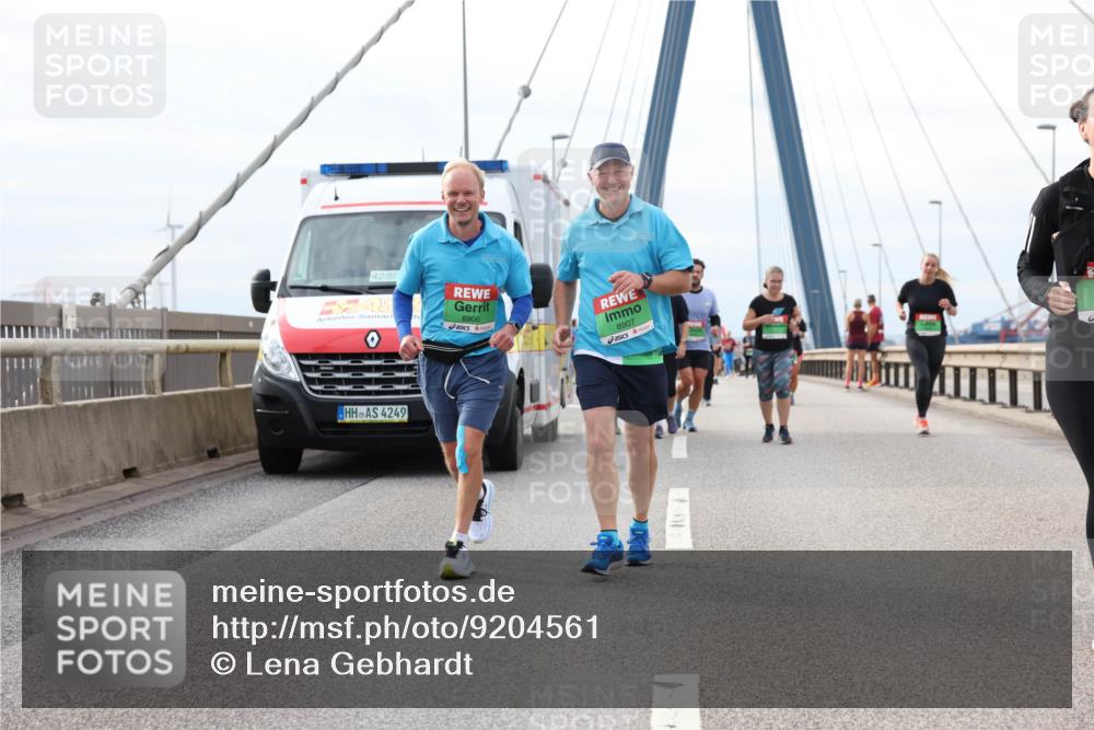 03.10.2025 - Köhlbrandbrückenlauf Lena Gebhardt http://msf.ph/oto/9204561 03.10.2025 15:57:25 Position 2 42, 85, 8906, 8907, 4249 meine-sportfotos.de