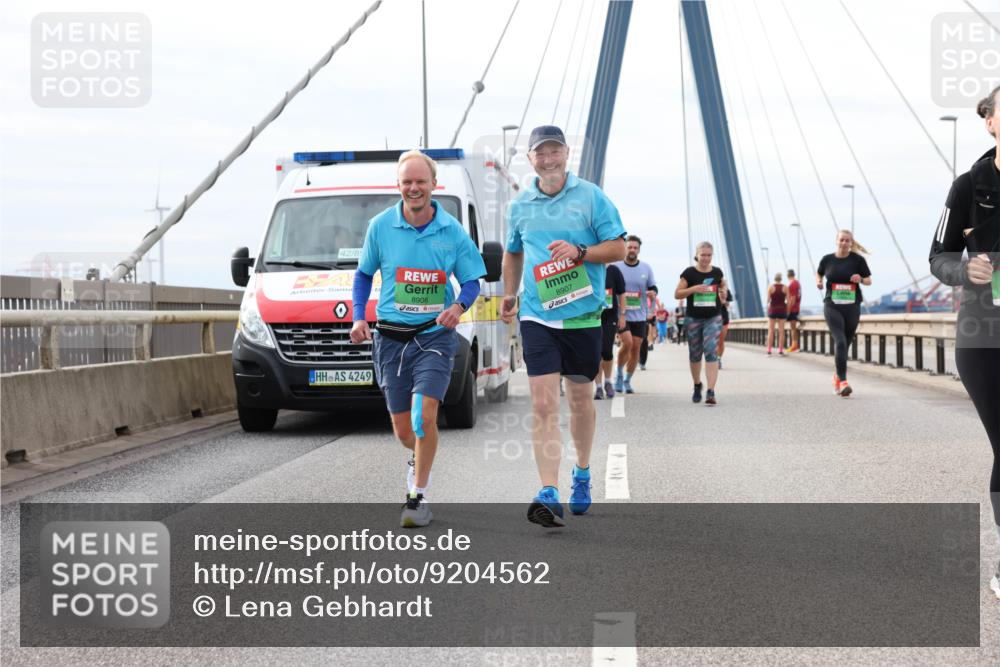03.10.2025 - Köhlbrandbrückenlauf Lena Gebhardt http://msf.ph/oto/9204562 03.10.2025 15:57:25 Position 2 42, 85, 4249, 8906, 8907 meine-sportfotos.de