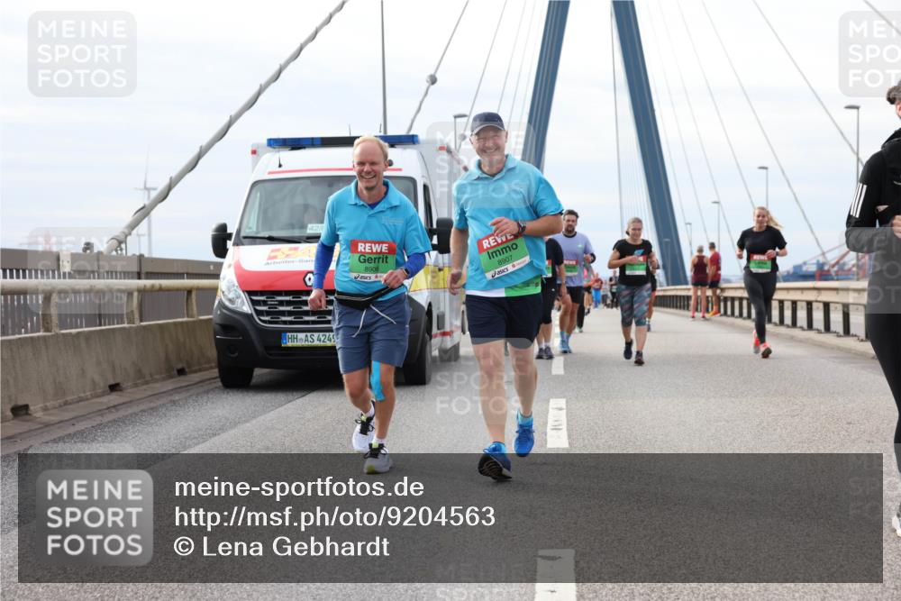 03.10.2025 - Köhlbrandbrückenlauf Lena Gebhardt http://msf.ph/oto/9204563 03.10.2025 15:57:25 Position 2 42, 8906, 8907, 4249 meine-sportfotos.de