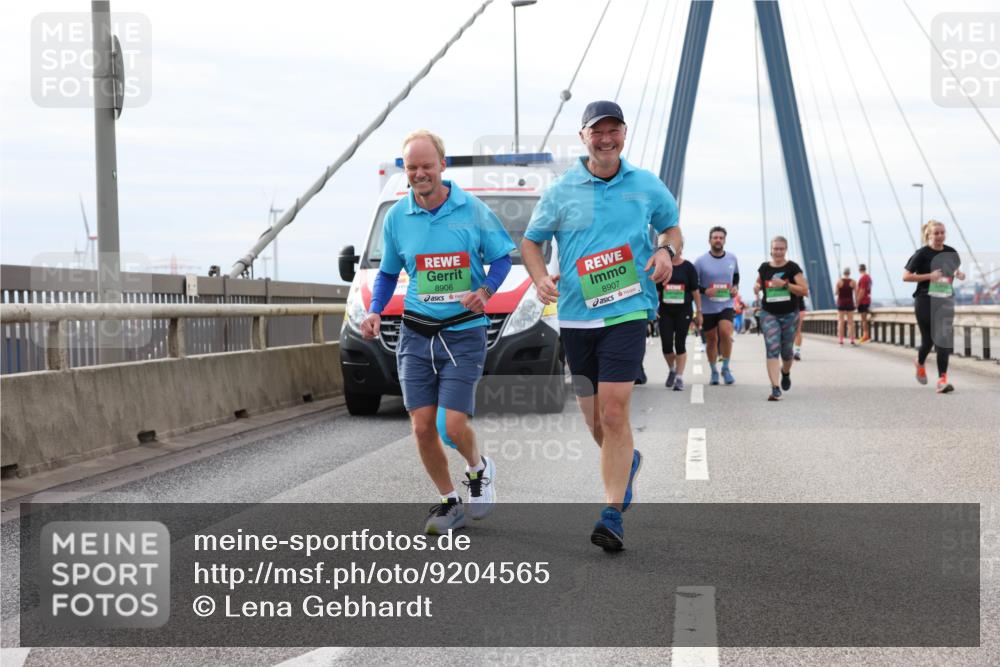03.10.2025 - Köhlbrandbrückenlauf Lena Gebhardt http://msf.ph/oto/9204565 03.10.2025 15:57:26 Position 2 8906, 8907 meine-sportfotos.de