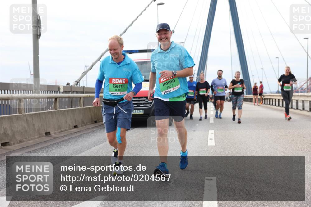 03.10.2025 - Köhlbrandbrückenlauf Lena Gebhardt http://msf.ph/oto/9204567 03.10.2025 15:57:26 Position 2 8906, 4249, 8907 meine-sportfotos.de