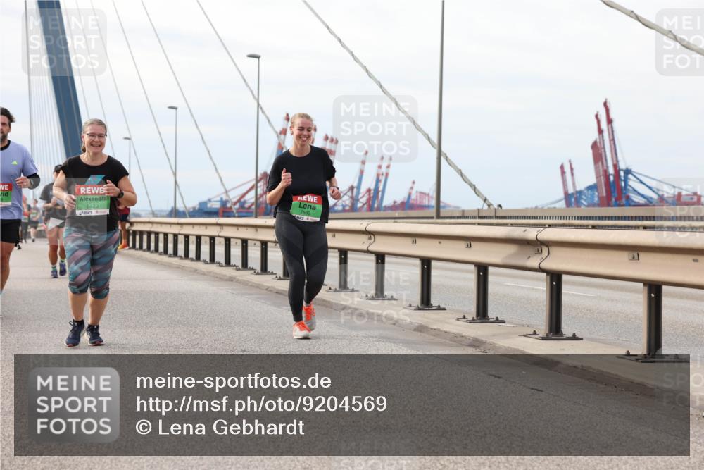 03.10.2025 - Köhlbrandbrückenlauf Lena Gebhardt http://msf.ph/oto/9204569 03.10.2025 15:57:28 Position 2 8423, 7693 meine-sportfotos.de