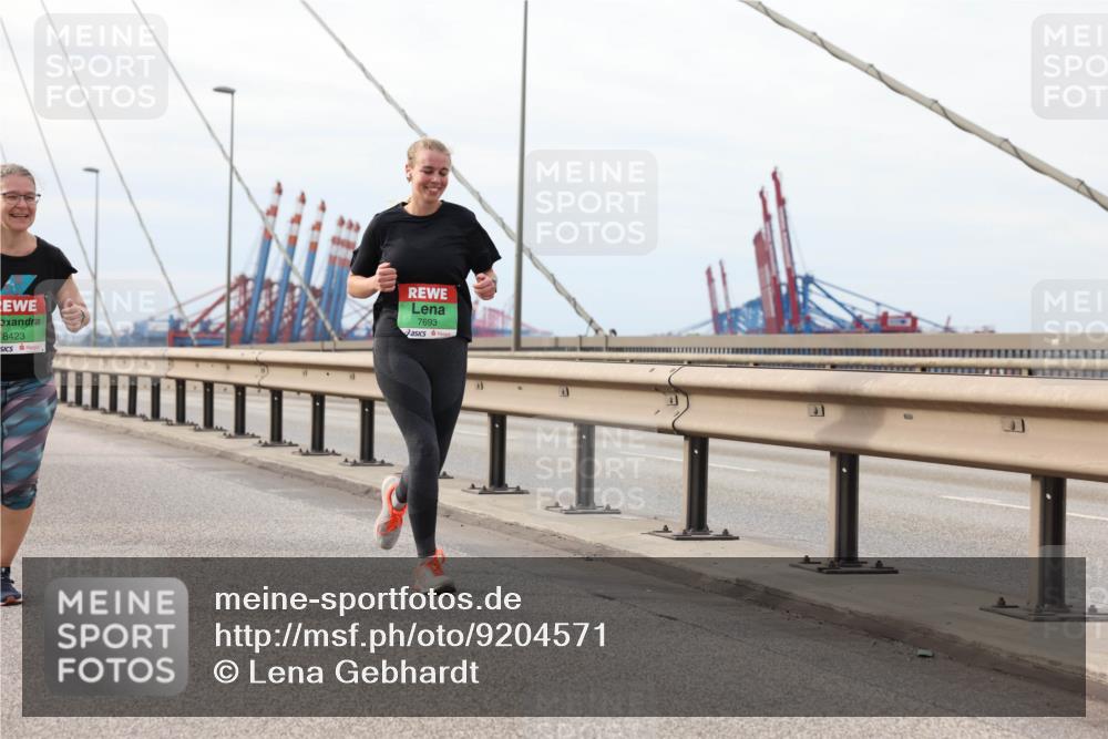 03.10.2025 - Köhlbrandbrückenlauf Lena Gebhardt http://msf.ph/oto/9204571 03.10.2025 15:57:28 Position 2 8423, 7693 meine-sportfotos.de