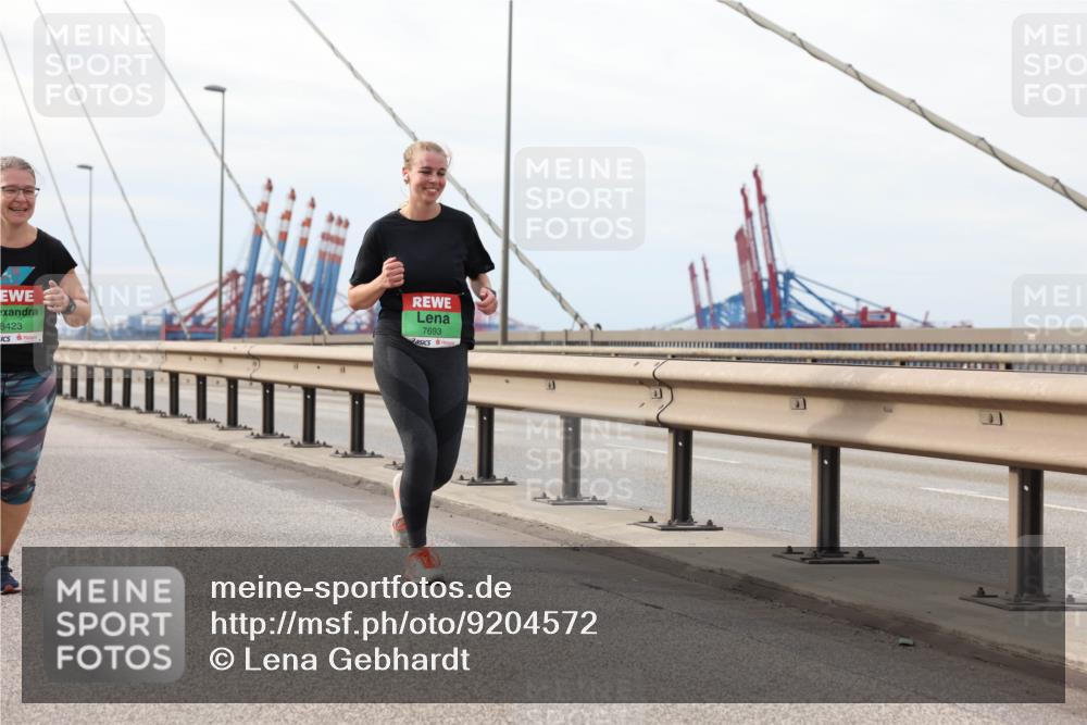 03.10.2025 - Köhlbrandbrückenlauf Lena Gebhardt http://msf.ph/oto/9204572 03.10.2025 15:57:28 Position 2 8423, 7693 meine-sportfotos.de
