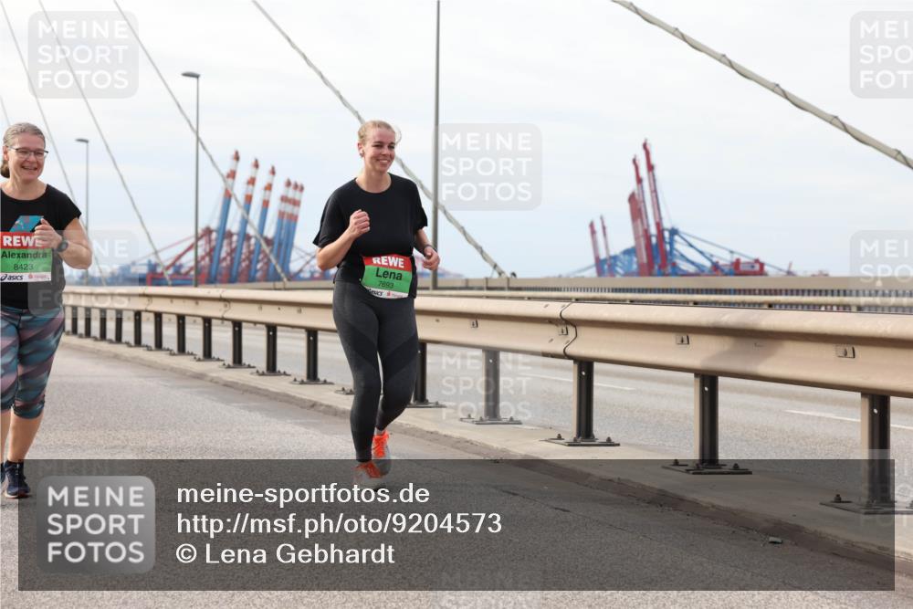 03.10.2025 - Köhlbrandbrückenlauf Lena Gebhardt http://msf.ph/oto/9204573 03.10.2025 15:57:28 Position 2 8423, 7693 meine-sportfotos.de