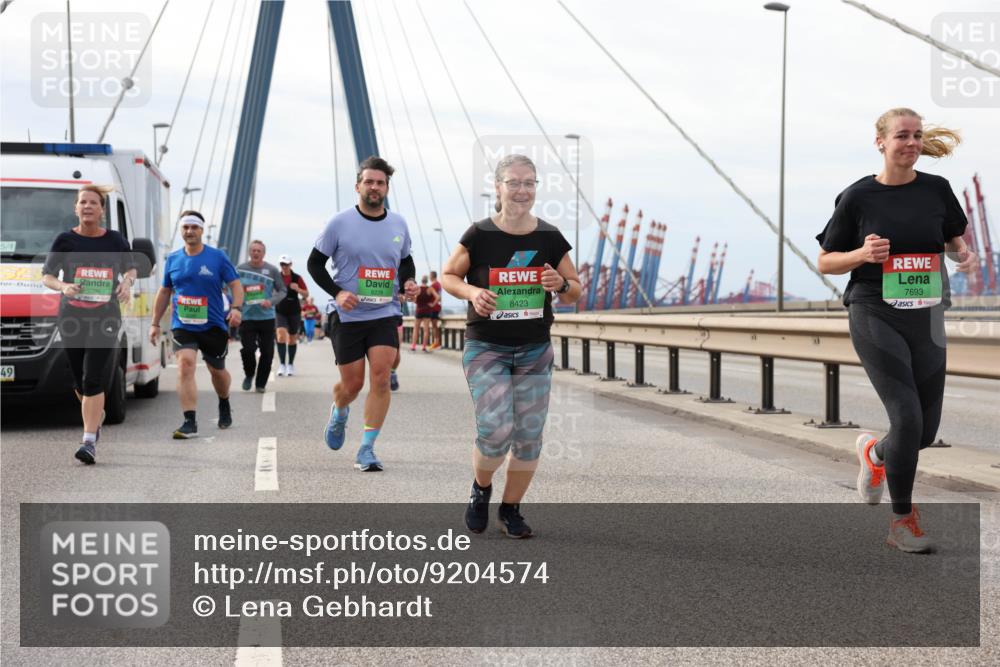 03.10.2025 - Köhlbrandbrückenlauf Lena Gebhardt http://msf.ph/oto/9204574 03.10.2025 15:57:29 Position 2 5, 49, 8423, 7693 meine-sportfotos.de
