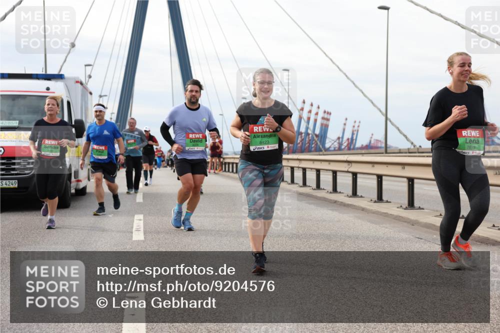03.10.2025 - Köhlbrandbrückenlauf Lena Gebhardt http://msf.ph/oto/9204576 03.10.2025 15:57:29 Position 2 42, 85, 4, 4249, 8423, 8228, 7693 meine-sportfotos.de