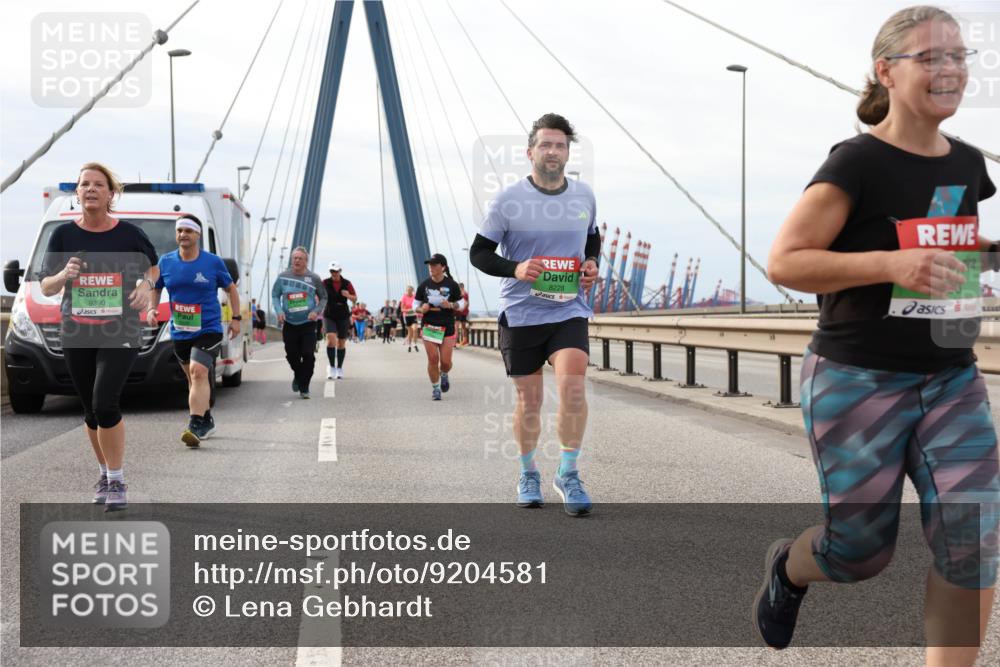 03.10.2025 - Köhlbrandbrückenlauf Lena Gebhardt http://msf.ph/oto/9204581 03.10.2025 15:57:30 Position 2 9390, 8228 meine-sportfotos.de