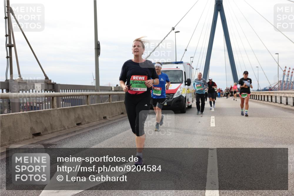 03.10.2025 - Köhlbrandbrückenlauf Lena Gebhardt http://msf.ph/oto/9204584 03.10.2025 15:57:31 Position 2 9390 meine-sportfotos.de