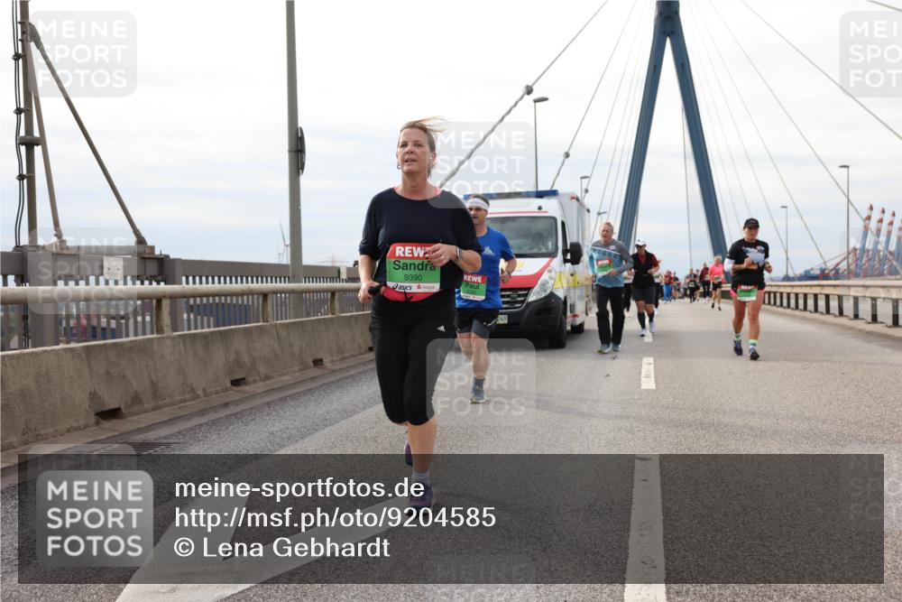 03.10.2025 - Köhlbrandbrückenlauf Lena Gebhardt http://msf.ph/oto/9204585 03.10.2025 15:57:31 Position 2 9390 meine-sportfotos.de