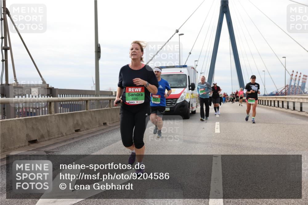 03.10.2025 - Köhlbrandbrückenlauf Lena Gebhardt http://msf.ph/oto/9204586 03.10.2025 15:57:31 Position 2 9390, 249 meine-sportfotos.de