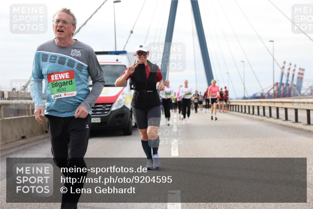 03.10.2025 - Köhlbrandbrückenlauf Lena Gebhardt http://msf.ph/oto/9204595 03.10.2025 15:57:35 Position 2 9030, 64249 meine-sportfotos.de