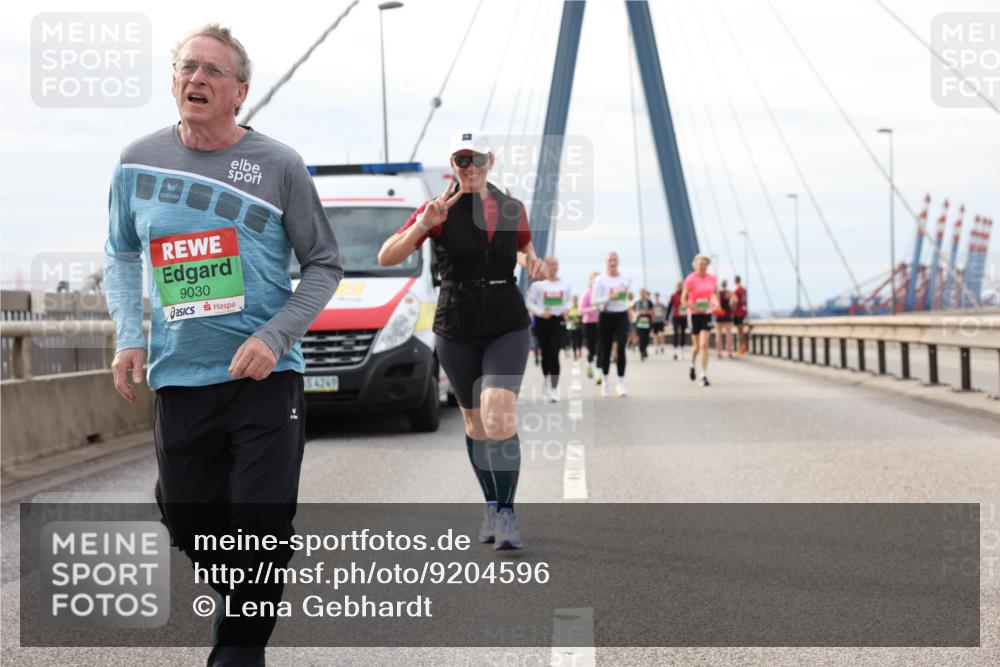 03.10.2025 - Köhlbrandbrückenlauf Lena Gebhardt http://msf.ph/oto/9204596 03.10.2025 15:57:35 Position 2 9030, 4249 meine-sportfotos.de