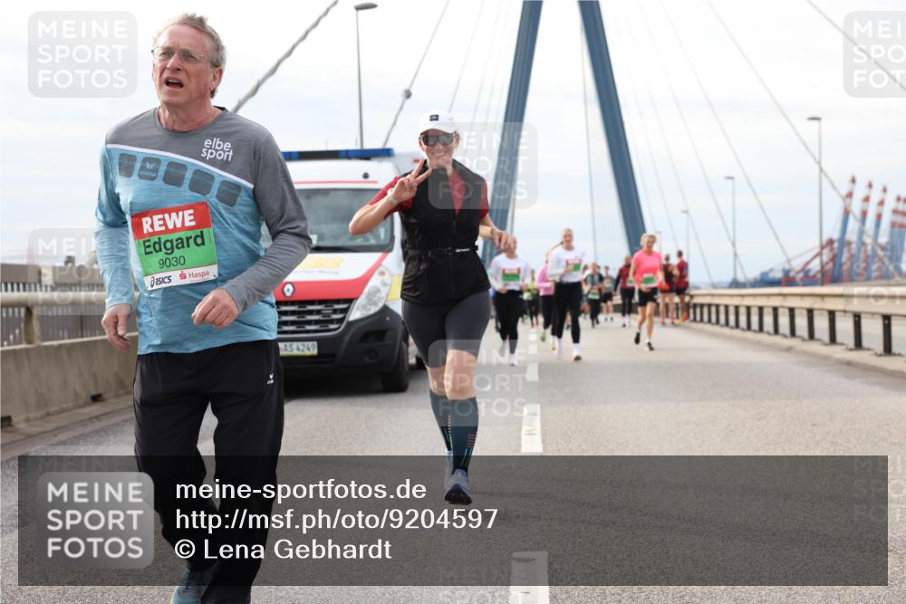 03.10.2025 - Köhlbrandbrückenlauf Lena Gebhardt http://msf.ph/oto/9204597 03.10.2025 15:57:35 Position 2 9030, 4249 meine-sportfotos.de