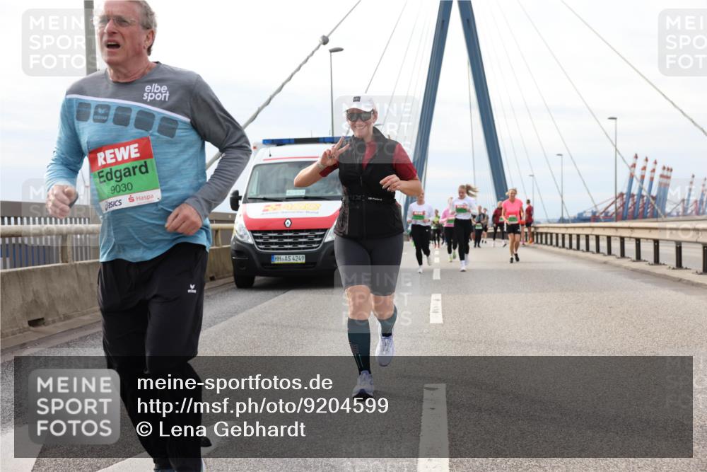 03.10.2025 - Köhlbrandbrückenlauf Lena Gebhardt http://msf.ph/oto/9204599 03.10.2025 15:57:35 Position 2 9030, 488, 4249 meine-sportfotos.de