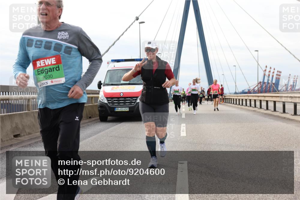 03.10.2025 - Köhlbrandbrückenlauf Lena Gebhardt http://msf.ph/oto/9204600 03.10.2025 15:57:35 Position 2 9030, 4249 meine-sportfotos.de