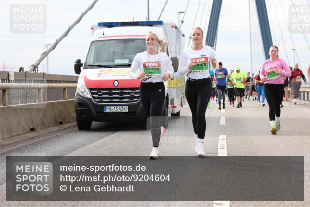 03.10.2025 - Köhlbrandbrückenlauf Lena Gebhardt http://msf.ph/oto/9204604 03.10.2025 15:57:39 Position 2 42, 85, 4, 9079, 9078, 4249, 8000 meine-sportfotos.de