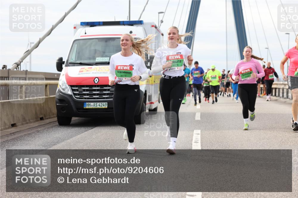 03.10.2025 - Köhlbrandbrückenlauf Lena Gebhardt http://msf.ph/oto/9204606 03.10.2025 15:57:39 Position 2 42, 85, 4, 9079, 9078, 4249 meine-sportfotos.de