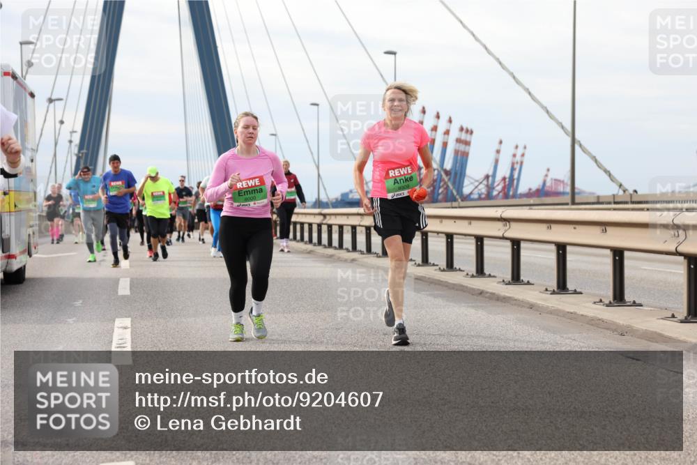 03.10.2025 - Köhlbrandbrückenlauf Lena Gebhardt http://msf.ph/oto/9204607 03.10.2025 15:57:40 Position 2 8000, 9309 meine-sportfotos.de