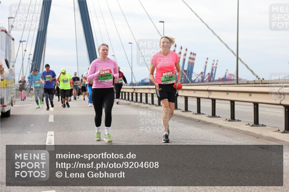 03.10.2025 - Köhlbrandbrückenlauf Lena Gebhardt http://msf.ph/oto/9204608 03.10.2025 15:57:40 Position 2 8000, 9309 meine-sportfotos.de
