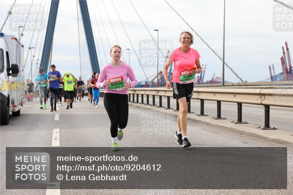 03.10.2025 - Köhlbrandbrückenlauf Lena Gebhardt http://msf.ph/oto/9204612 03.10.2025 15:57:40 Position 2 8000, 9309 meine-sportfotos.de