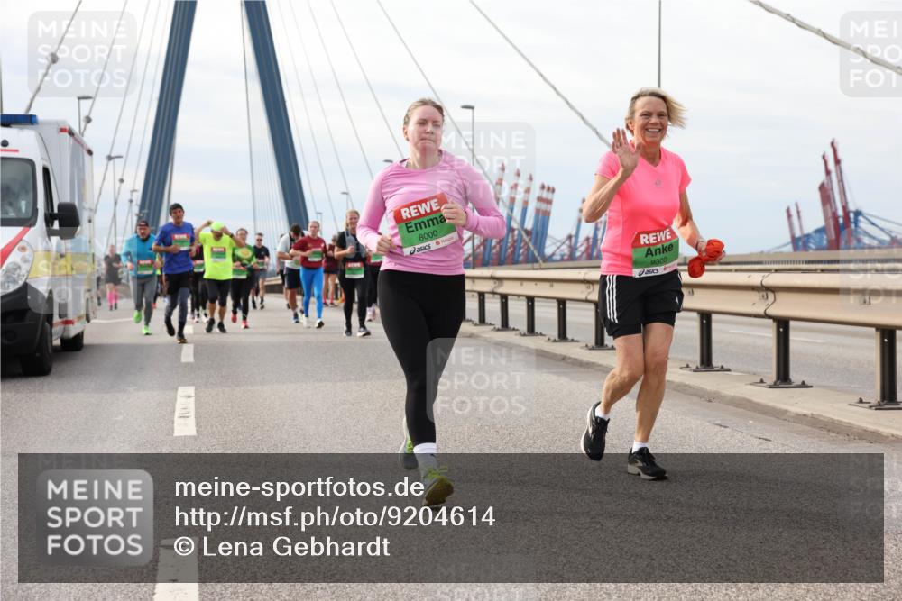 03.10.2025 - Köhlbrandbrückenlauf Lena Gebhardt http://msf.ph/oto/9204614 03.10.2025 15:57:41 Position 2 8000, 9309 meine-sportfotos.de