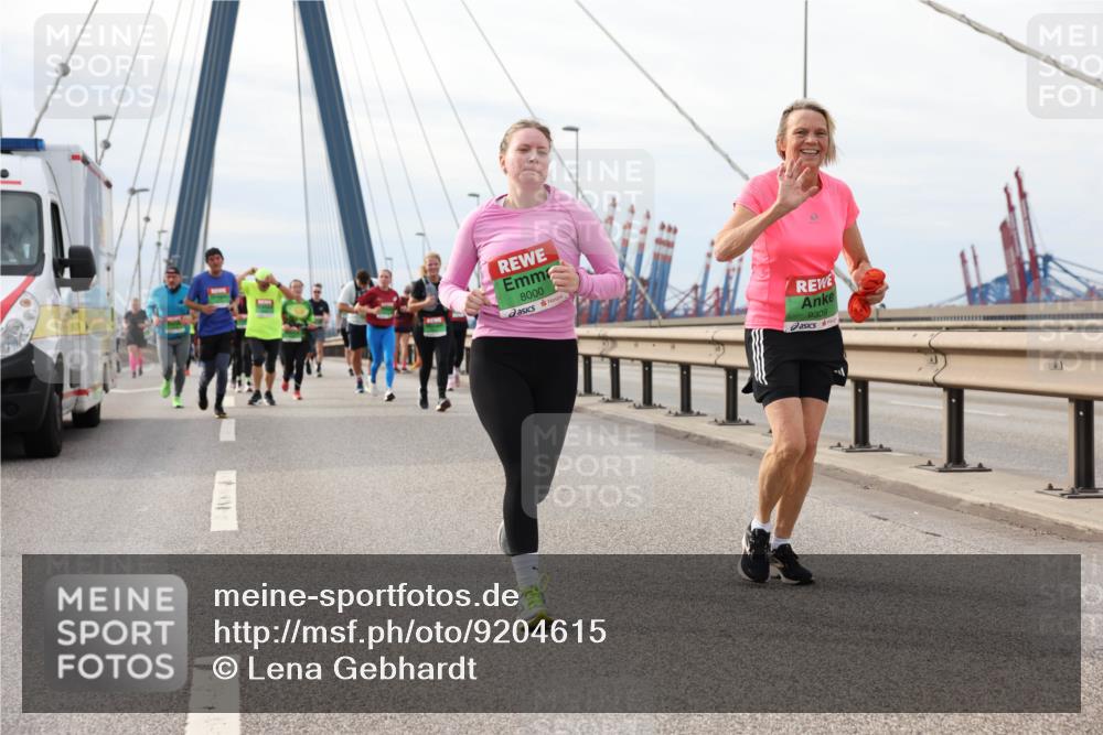 03.10.2025 - Köhlbrandbrückenlauf Lena Gebhardt http://msf.ph/oto/9204615 03.10.2025 15:57:41 Position 2 8000, 9309 meine-sportfotos.de