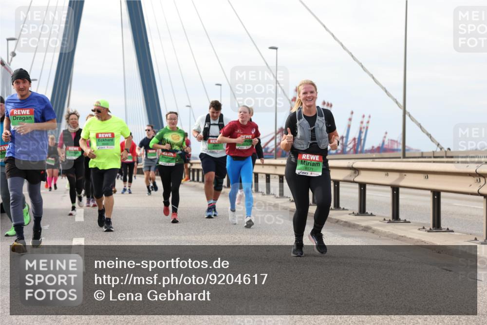 03.10.2025 - Köhlbrandbrückenlauf Lena Gebhardt http://msf.ph/oto/9204617 03.10.2025 15:57:44 Position 2 8949, 8571 meine-sportfotos.de