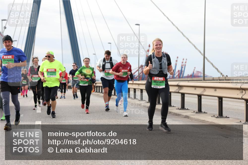 03.10.2025 - Köhlbrandbrückenlauf Lena Gebhardt http://msf.ph/oto/9204618 03.10.2025 15:57:44 Position 2 8, 8949, 8571 meine-sportfotos.de