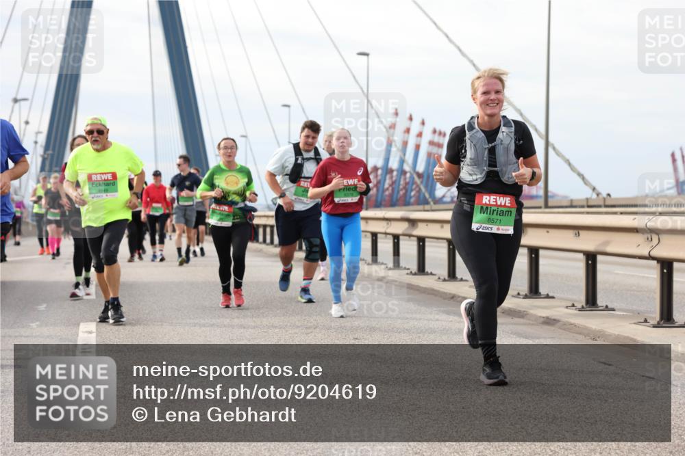 03.10.2025 - Köhlbrandbrückenlauf Lena Gebhardt http://msf.ph/oto/9204619 03.10.2025 15:57:45 Position 2 8949, 8378, 8571 meine-sportfotos.de