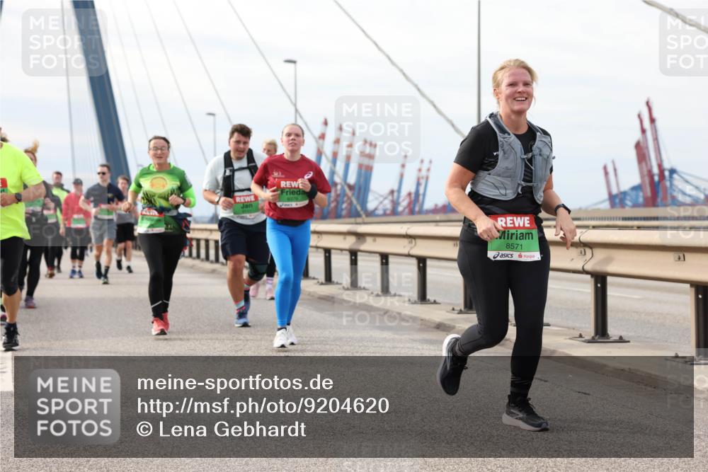 03.10.2025 - Köhlbrandbrückenlauf Lena Gebhardt http://msf.ph/oto/9204620 03.10.2025 15:57:45 Position 2 8378, 8571 meine-sportfotos.de