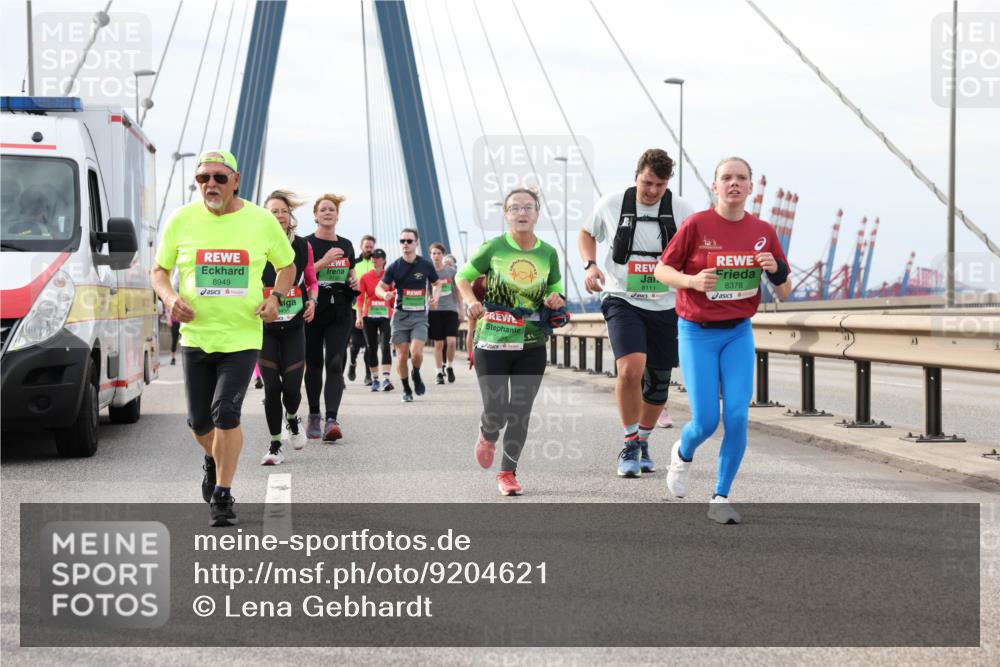03.10.2025 - Köhlbrandbrückenlauf Lena Gebhardt http://msf.ph/oto/9204621 03.10.2025 15:57:46 Position 2 8949, 3455, 8111, 8378 meine-sportfotos.de