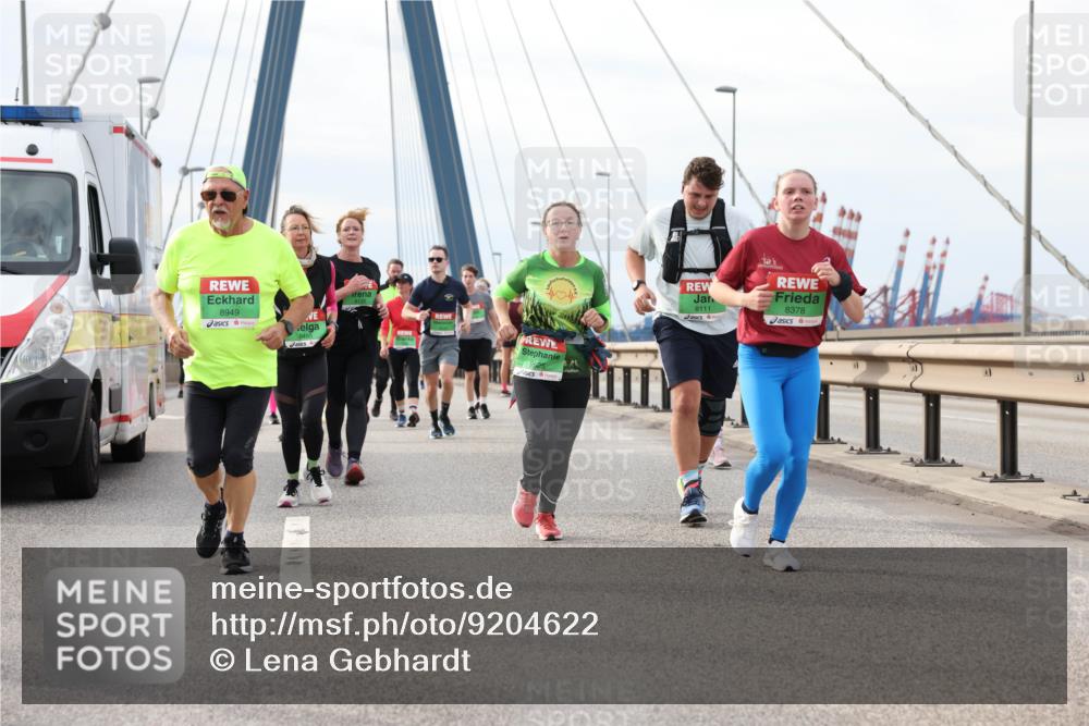 03.10.2025 - Köhlbrandbrückenlauf Lena Gebhardt http://msf.ph/oto/9204622 03.10.2025 15:57:46 Position 2 8949, 8455, 9625, 8111, 8378 meine-sportfotos.de