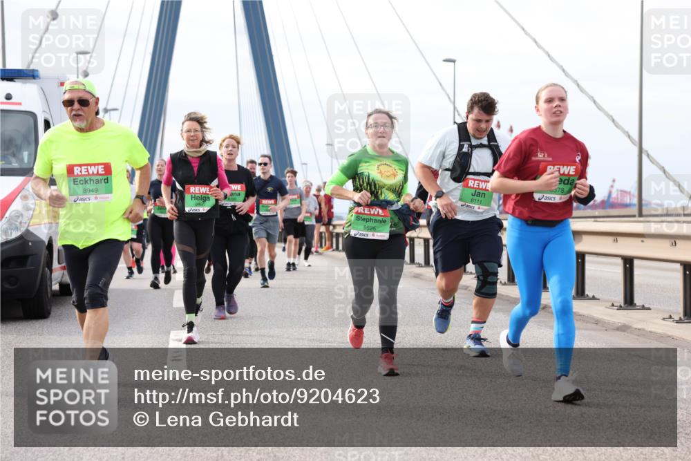 03.10.2025 - Köhlbrandbrückenlauf Lena Gebhardt http://msf.ph/oto/9204623 03.10.2025 15:57:46 Position 2 8949, 8455, 9625, 8111, 378 meine-sportfotos.de