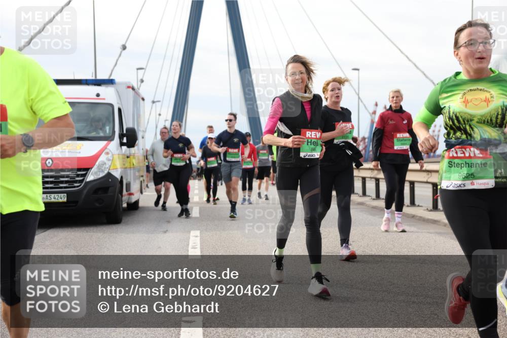 03.10.2025 - Köhlbrandbrückenlauf Lena Gebhardt http://msf.ph/oto/9204627 03.10.2025 15:57:48 Position 2 4249, 84, 8135, 9625, 180 meine-sportfotos.de