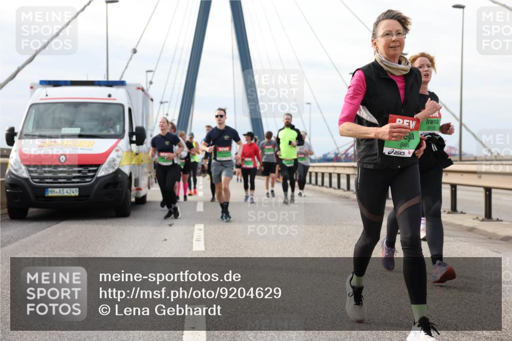 03.10.2025 - Köhlbrandbrückenlauf Lena Gebhardt http://msf.ph/oto/9204629 03.10.2025 15:57:49 Position 2 4249, 8135, 8455 meine-sportfotos.de