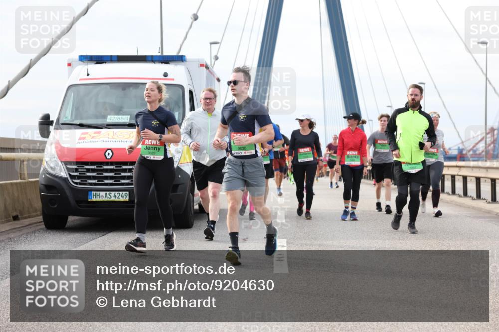 03.10.2025 - Köhlbrandbrückenlauf Lena Gebhardt http://msf.ph/oto/9204630 03.10.2025 15:57:50 Position 2 42, 85, 4, 9629, 4249, 9630, 7952 meine-sportfotos.de