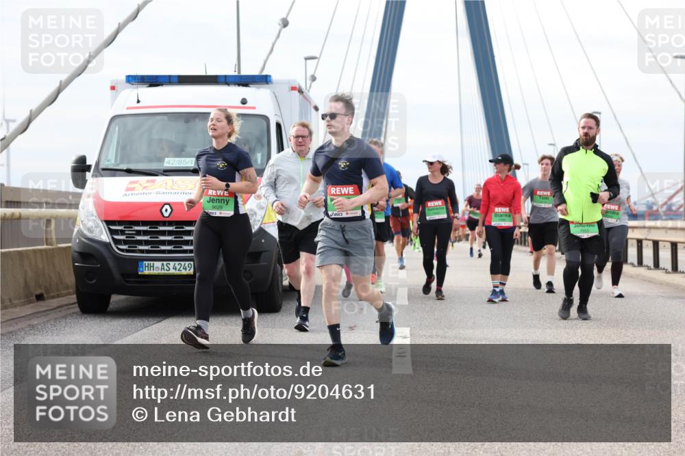 03.10.2025 - Köhlbrandbrückenlauf Lena Gebhardt http://msf.ph/oto/9204631 03.10.2025 15:57:50 Position 2 42, 85, 4, 9629, 4249, 7952 meine-sportfotos.de