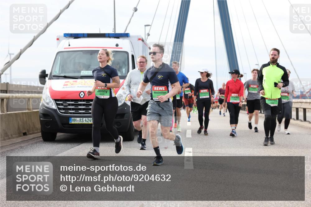 03.10.2025 - Köhlbrandbrückenlauf Lena Gebhardt http://msf.ph/oto/9204632 03.10.2025 15:57:50 Position 2 42, 85, 9629, 4249, 7952 meine-sportfotos.de