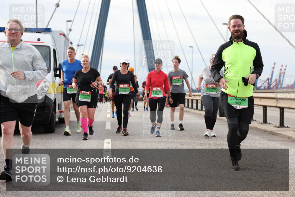 03.10.2025 - Köhlbrandbrückenlauf Lena Gebhardt http://msf.ph/oto/9204638 03.10.2025 15:57:52 Position 2 7952 meine-sportfotos.de
