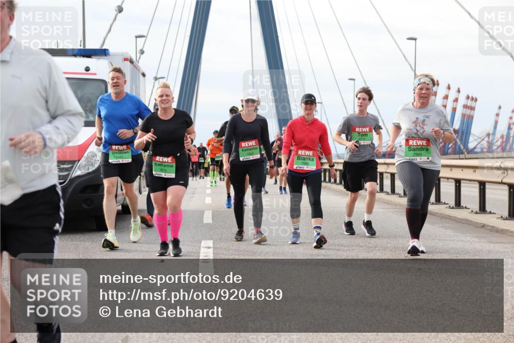 03.10.2025 - Köhlbrandbrückenlauf Lena Gebhardt http://msf.ph/oto/9204639 03.10.2025 15:57:53 Position 2 7687, 7672, 7842, 7665, 9519, 7966 meine-sportfotos.de
