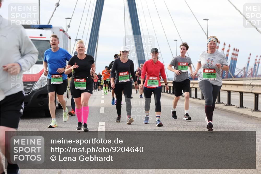 03.10.2025 - Köhlbrandbrückenlauf Lena Gebhardt http://msf.ph/oto/9204640 03.10.2025 15:57:53 Position 2 7687, 7672, 7842, 7665, 9519, 7966 meine-sportfotos.de